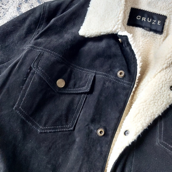 Like New 🖤🤍🖤 Black Sherpa-Lined Men's Jacket - Picture 3 of 4